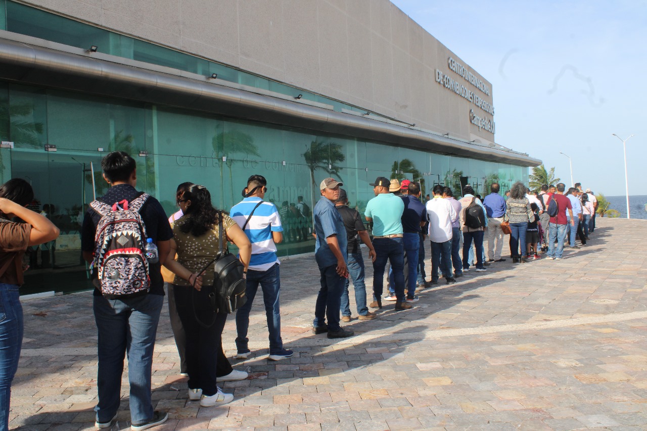 Fila de participantes esperando